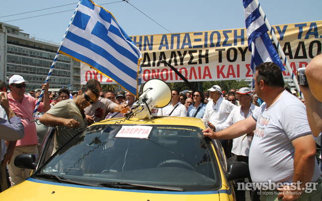 Συνεχίζεται η απεργία των ταξί