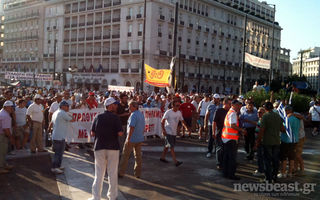 Σε κλοιό χιλιάδων αυτοκινητιστών η Βουλή