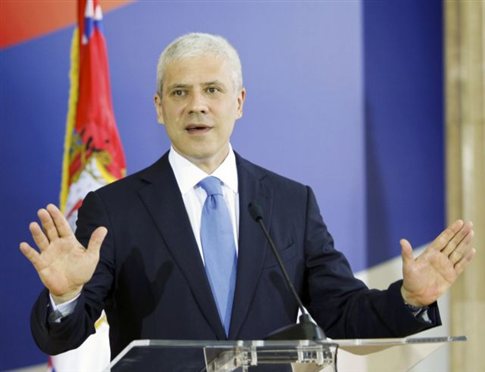 «Ο λαός πρέπει να απέχει από τη βία»