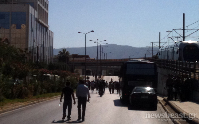 Μικροένταση μεταξύ ΜΑΤ και αυτοκινητιστών ταξί