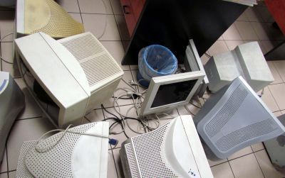 Δεκάδες υπολογιστές κατασχέθηκαν από τη βίλα Σκαραμάγκα