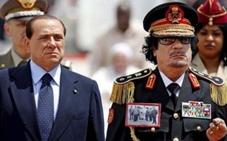 Ο Μπερλουσκόνι διαψεύδει ότι ο Καντάφι τον θέλει νεκρό