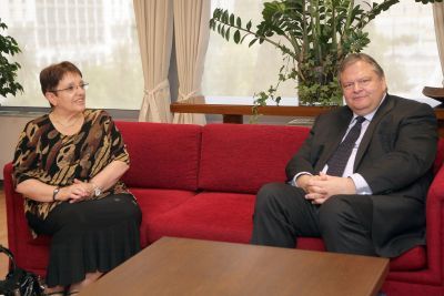 Νέα βάρη για τον ελληνικό λαό «βλέπει» η Παπαρήγα