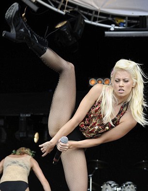 Οι&#8230; φιγούρες της Kimberly Wyatt