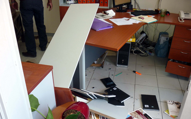 Σοβαρές ζημιές σε γραφεία βουλευτών στα Ιωάννινα