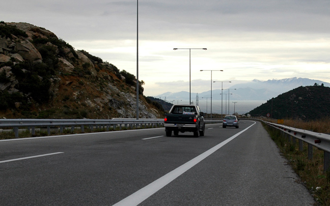 Προβλήματα στη κίνηση της Εγνατίας από φωτιά σε φορτηγό