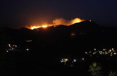Υπό μερικό έλεγχο η φωτιά στη Θήβα