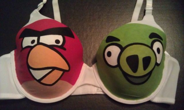 Τα Angry Birds και σε σουτιέν