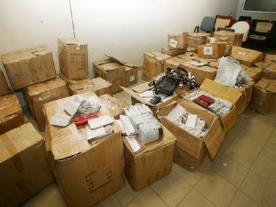 Πάνω από 50.000 προϊόντα «μαϊμού» εντοπίστηκαν σε αποθήκη