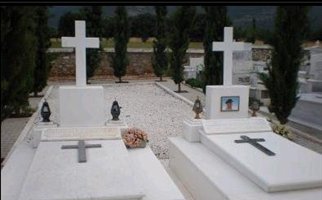 Έκλεψαν την πόρτα νεκροταφείου στο Αγρίνιο