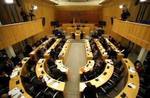 Στις τράπεζες ρίχνουν τις ευθύνες βουλευτές στην Κύπρο