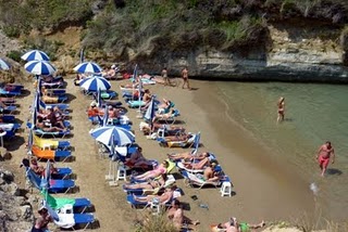 Μείωση ΦΠΑ σε εστίαση και ακτοπλοΐα ζητά ο ΣΕΤΕ