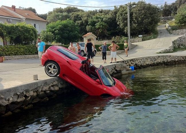 Πολυτελέστατη Ferrari «βούτηξε» σε κροατικά νερά