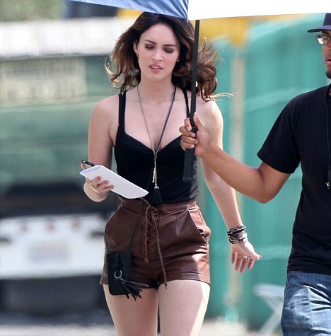 Επέστρεψαν οι… καμπύλες της Megan Fox