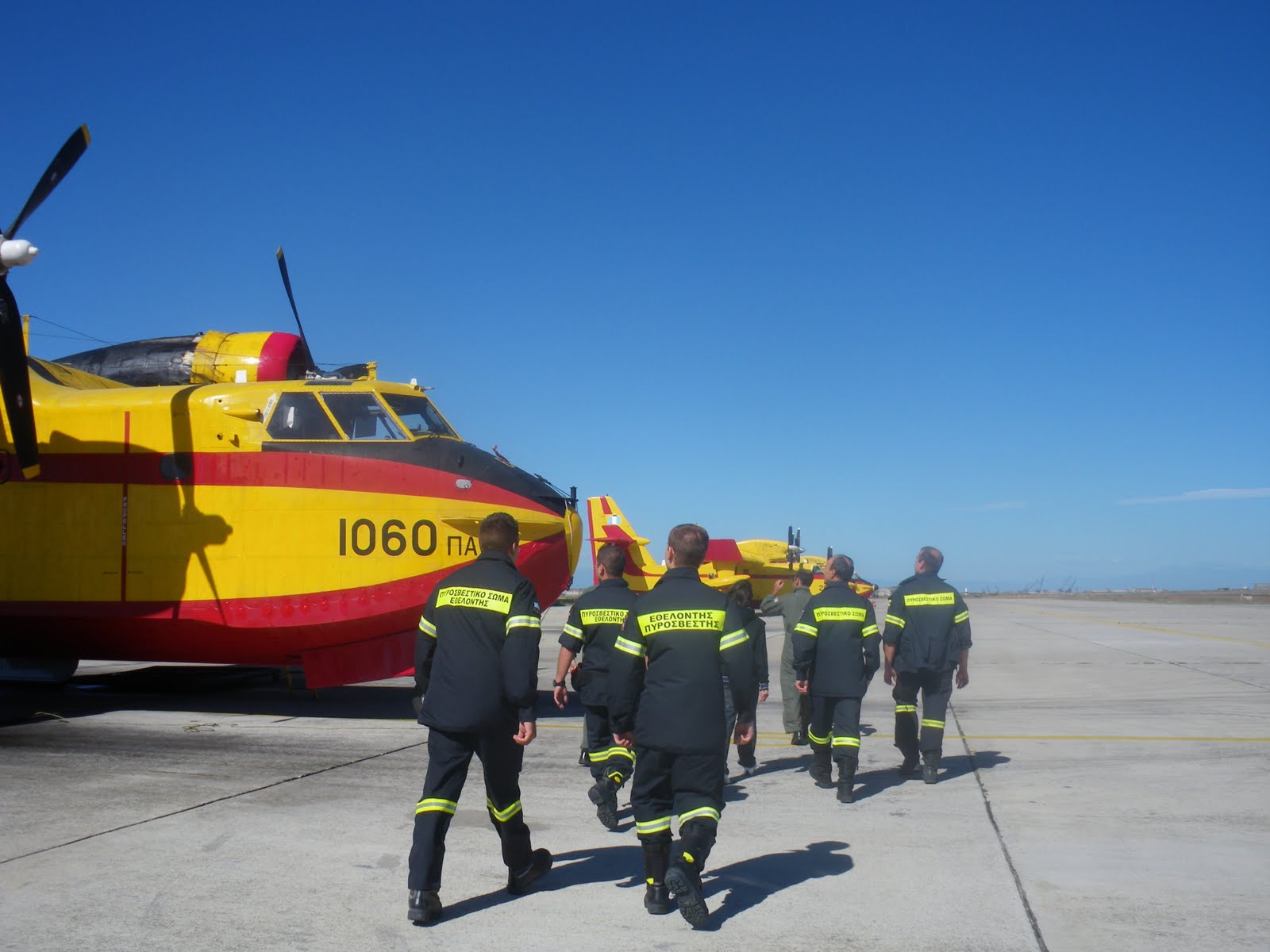 Βλάβη σε έξι καναντέρ με την Αχαΐα στις φλόγες