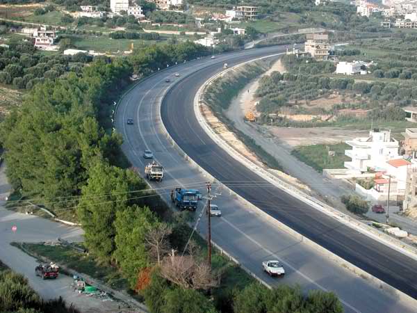 Φτιάχνουν το οδικό δίκτυο της Κρήτης