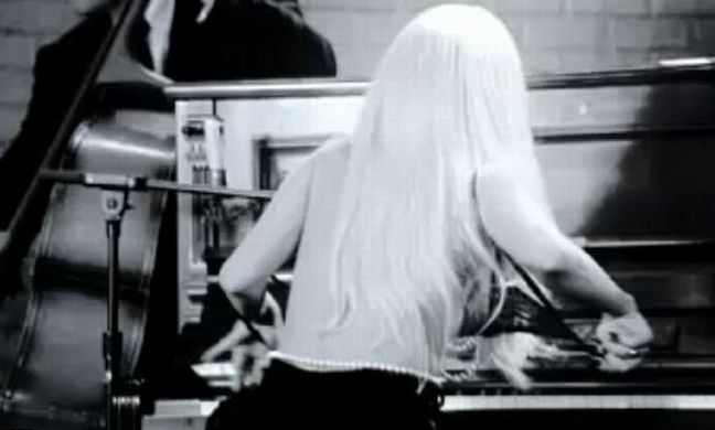 Τα πέταξε όλα η Lady Gaga…