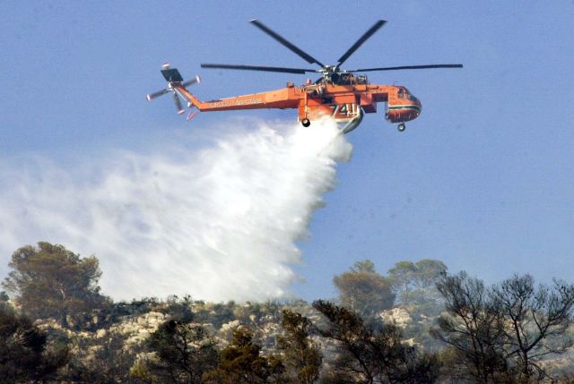 Φωτιά σε δύσβατη περιοχή της Αχαΐας