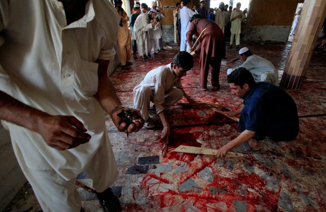 Έφηβος… ο καμικάζι σε τέμενος στο Πακιστάν