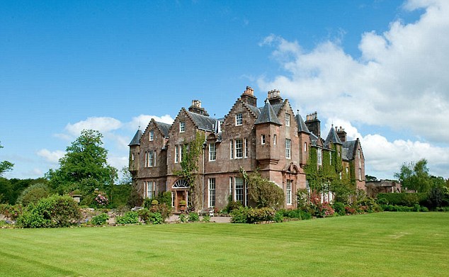 Pitt και Jolie νοικιάζουν κάστρο στη Σκωτία