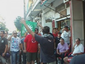 Σούπερ μάρκετ στο στόχαστρο διαδηλωτών στο Βόλο