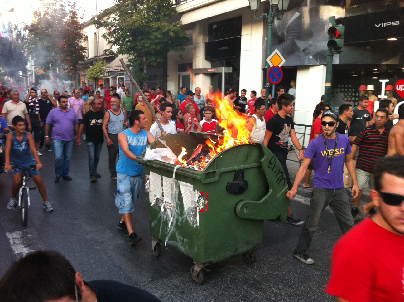 «Καίγεται» ο Βόλος