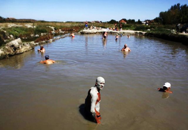 Τα λασπόλουτρα κάνουν καλό