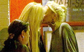 Τα έτσουξε.. η  Lindsay Lohan με την μαμά της