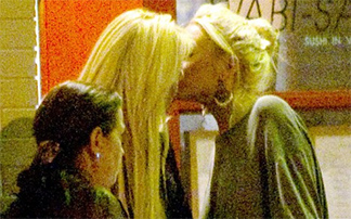 Τα έτσουξε.. η Lindsay Lohan με την μαμά της