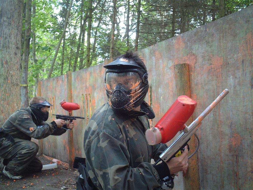 Ξεφούσκωσε το στήθος της στο&#8230; paintball!