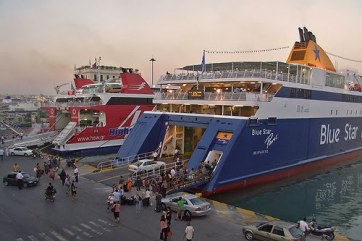 Φεύγουν οι ταξιδιώτες του τριημέρου