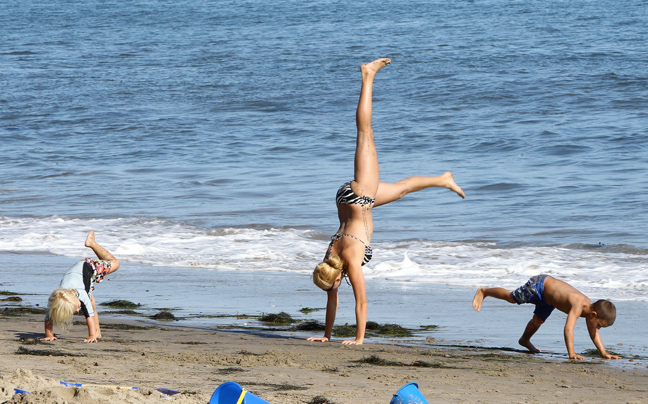 Τα παιχνίδια της Gwen Stefani στην παραλία