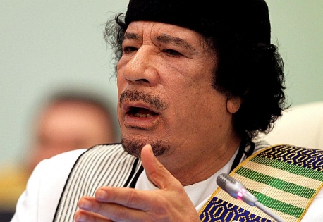 «Στενεύουν» τα περιθώρια για τον Καντάφι