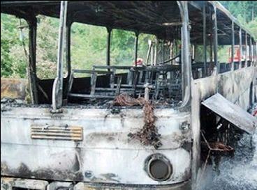 Κάηκαν ζωντανοί μετά από σύγκρουση λεωφορείων