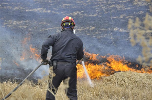 Υπό μερικό έλεγχο η φωτιά στο Κορωπί