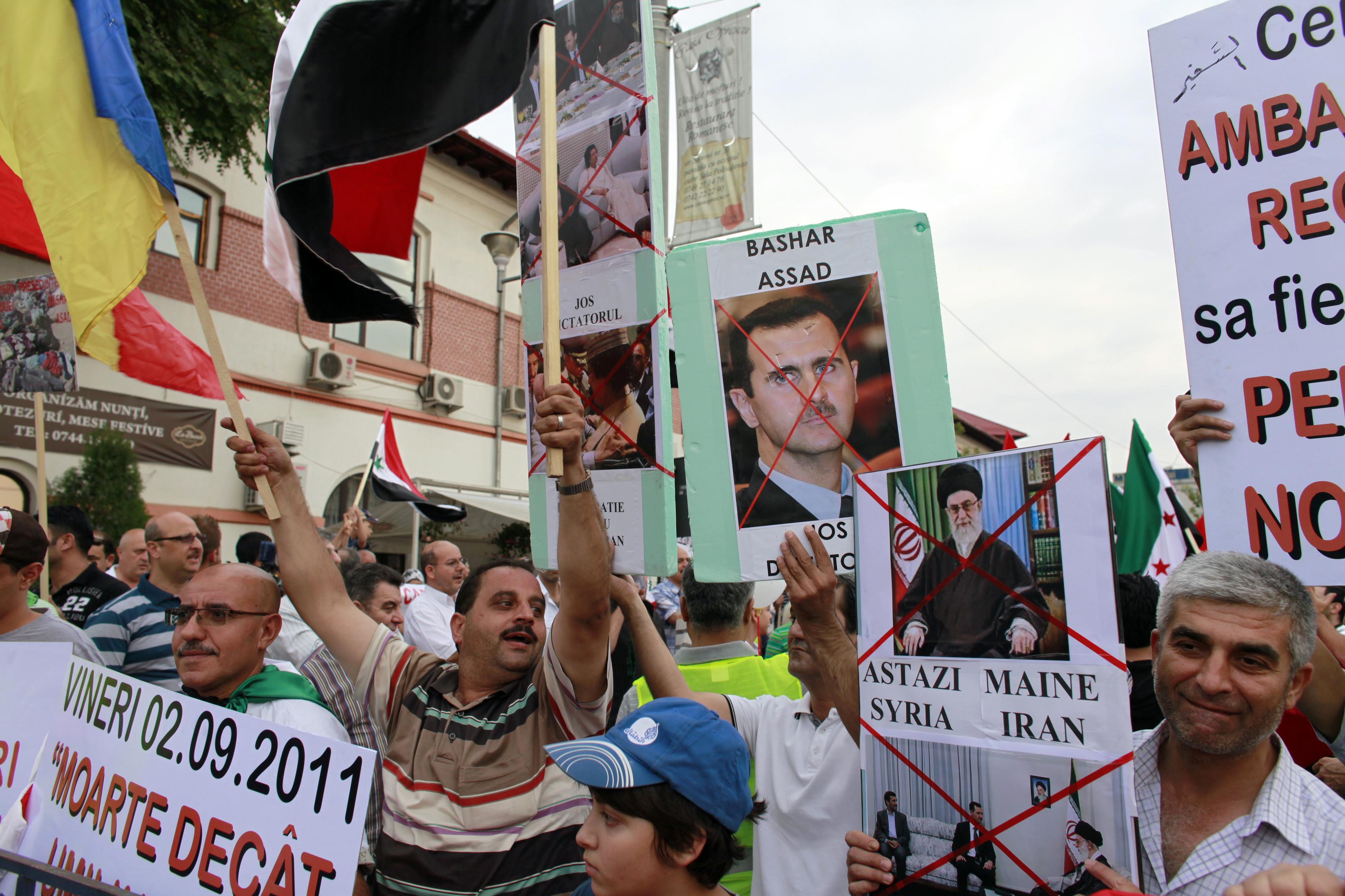 Σύροι διπλωμάτες απειλούν τους ακτιβιστές