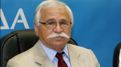 Παραίτηση με αιχμες από τον Παπουτσάκη