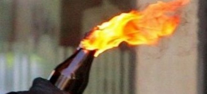 Βόμβες μολότοφ εναντίον διμοιρίας των ΜΑΤ