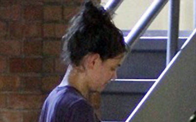 Πετσί και κόκκαλο έμεινε η Katie Holmes