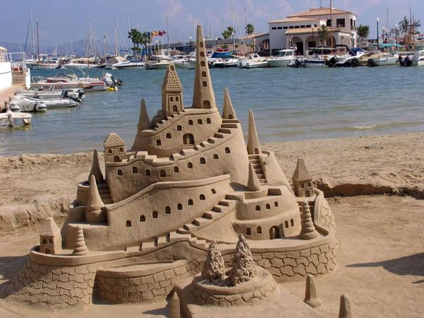 Αποκαλύφθηκε το μυστικό για το τέλειο κάστρο στην άμμο