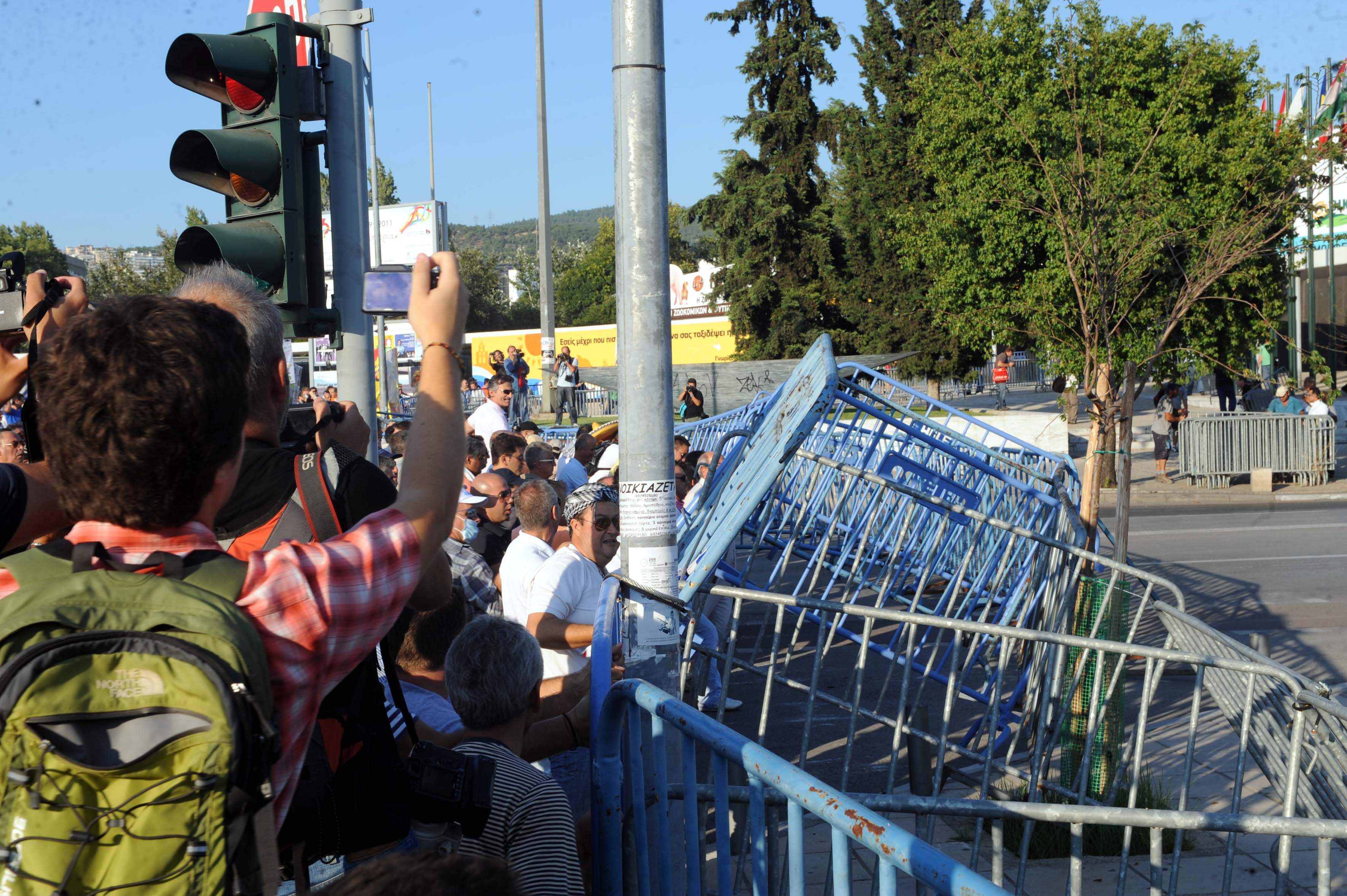 Γενικεύονται τα επεισόδια στη Θεσσαλονίκη