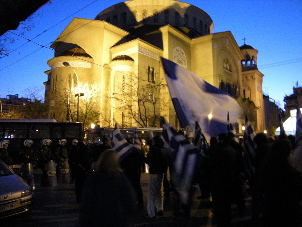 «Τι θέλετε εδώ πάλι, ξύλο θέλετε; Θα το φάτε!»