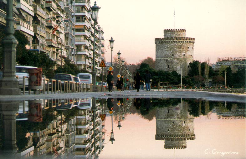 «Στολίζουν» τη Θεσσαλονίκη με παγκάκια και συντριβάνια