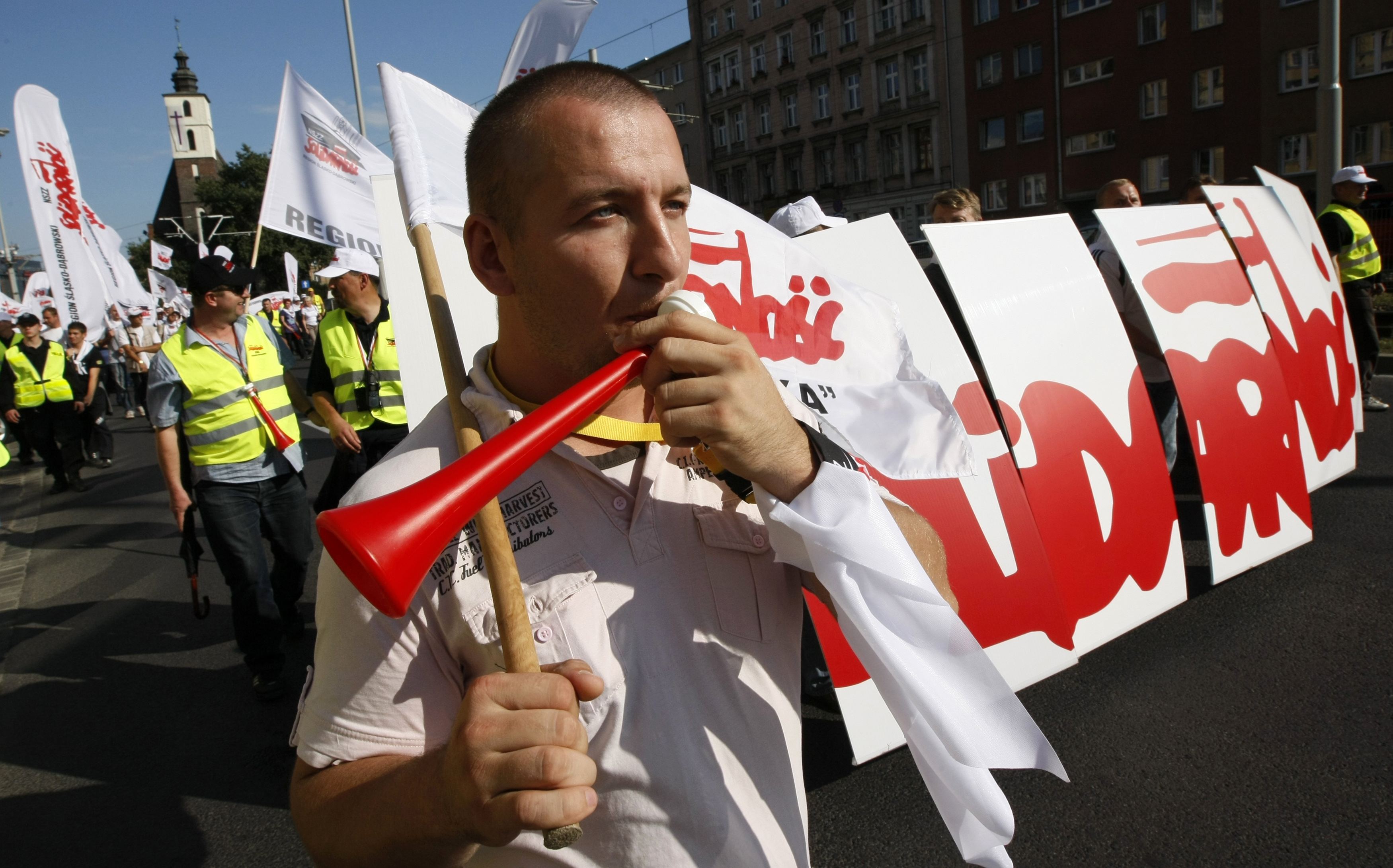 Χιλιάδες διαμαρτυρήθηκαν κατά της λιτότητας στην Πολωνία