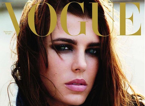 Τι κρύβει στην τσάντα της η Σαρλότ Καζιράγκι;