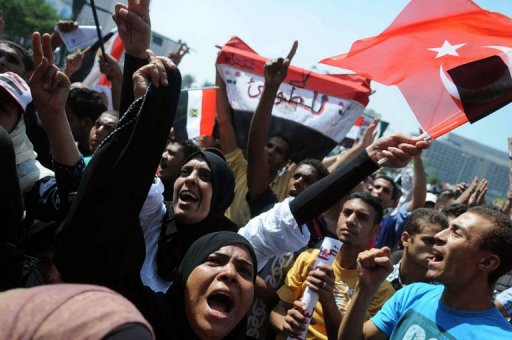 Συνεχίζονται οι ογκώδεις διαδηλώσεις στο Κάιρο