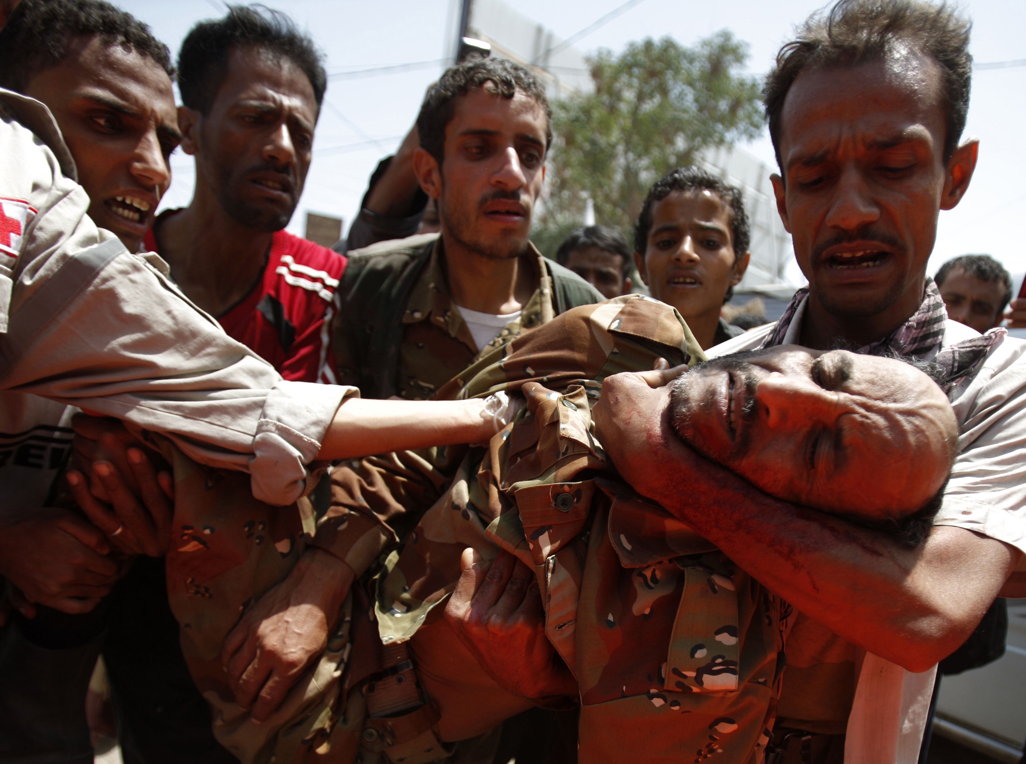 Συνεχίζονται οι αιματηρές συγκρούσεις στην Υεμένη