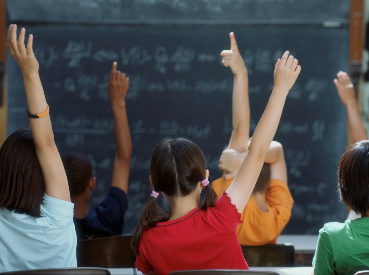 Στην τάξη επικρατεί χάος και η δασκάλα διαβάζει… λογοτεχνία!