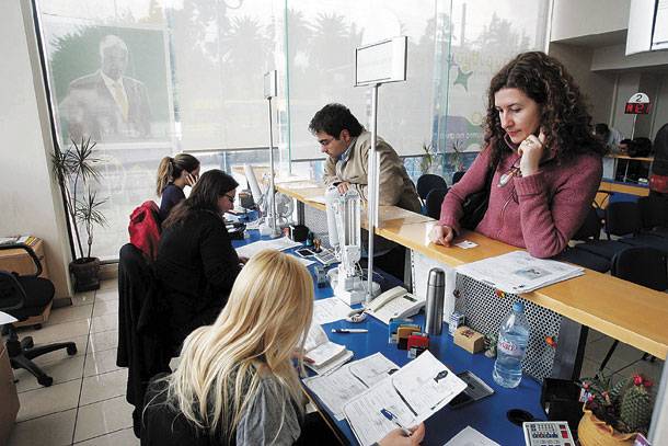 Τέλος στη… χαρτούρα για τα κοινωνικά επιδόματα