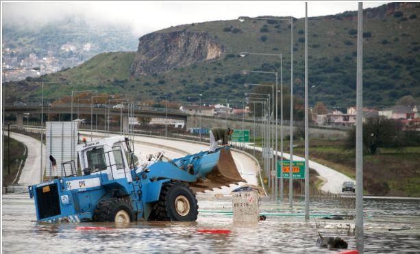Πλημμύρισε και έκλεισε η Εγνατία